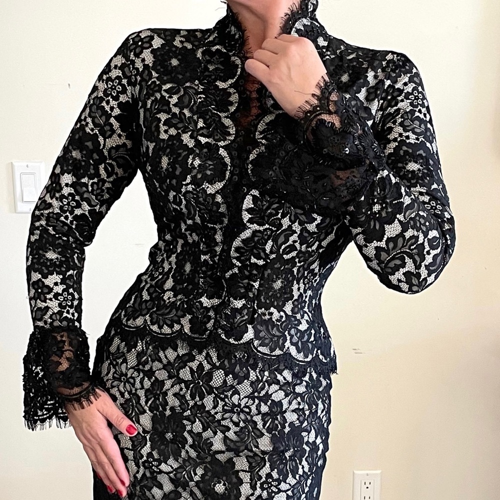 BLACK FRIDAY NEW Beautiful elegant classy black lace suit size M with sequins